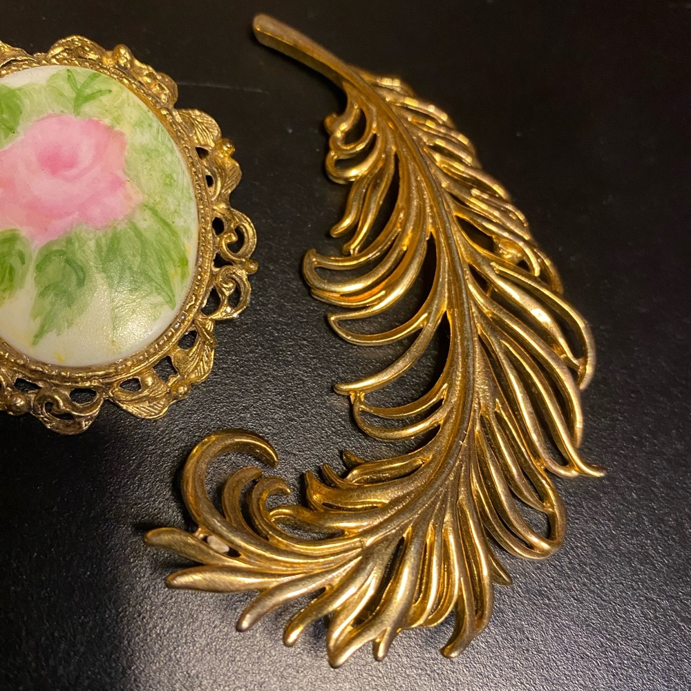 Vintage Gold Floral Brooch Set - Picture 6 of 8